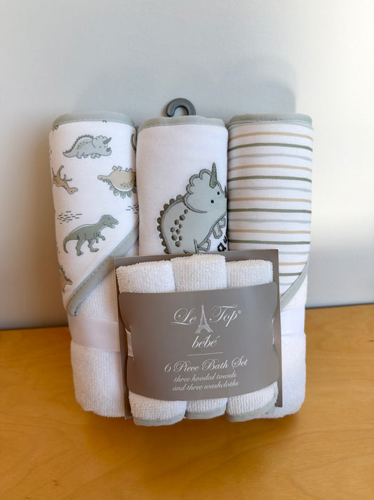 Dino Towels + Washcloths (With tags) / 0-12m (No Shipping)