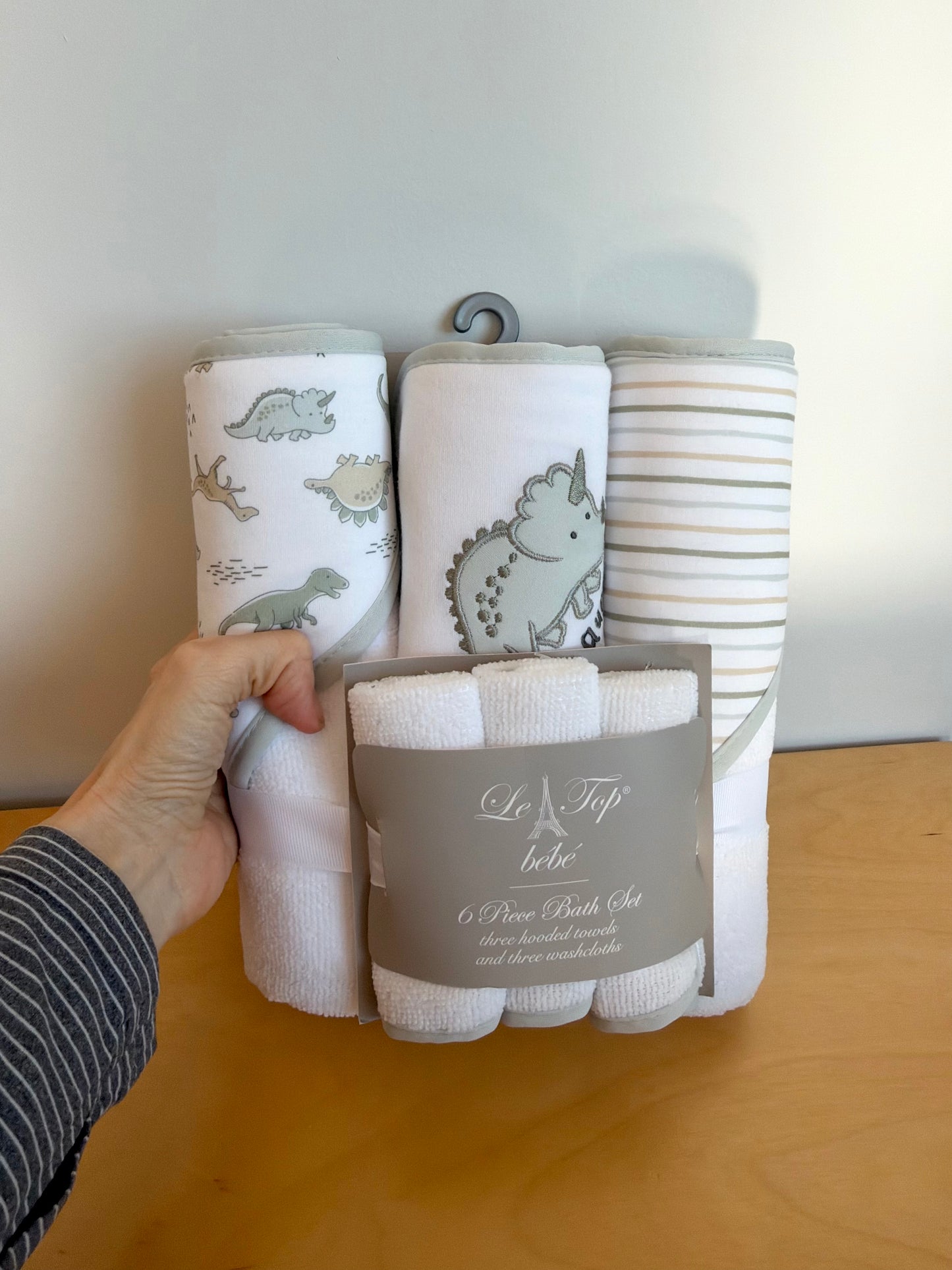 Dino Towels + Washcloths (With tags) / 0-12m (No Shipping)