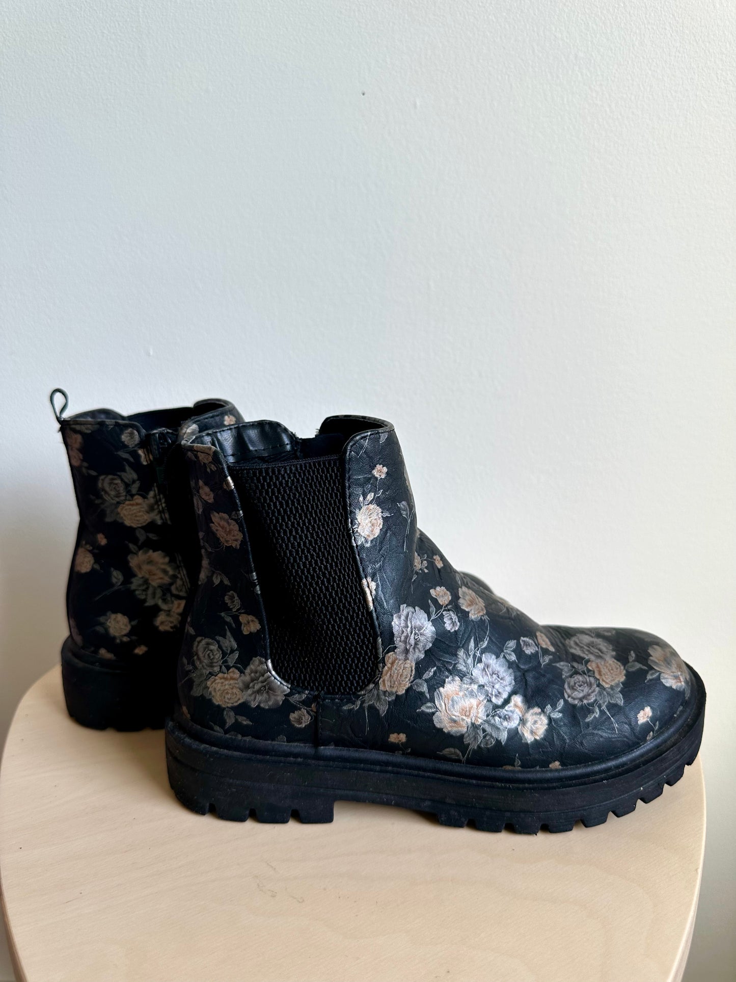 Black Floral Ankle Boots / 3-3.5 Big Kid