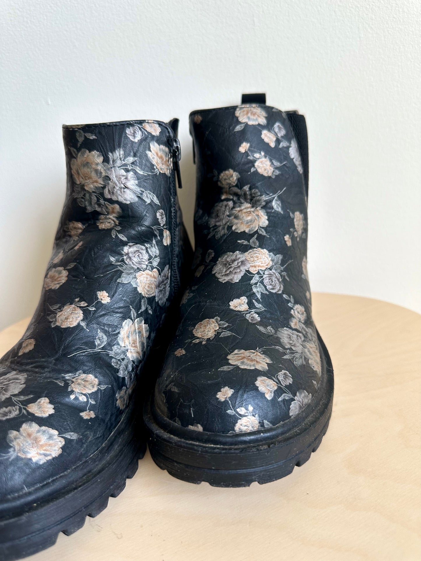 Black Floral Ankle Boots / 3-3.5 Big Kid