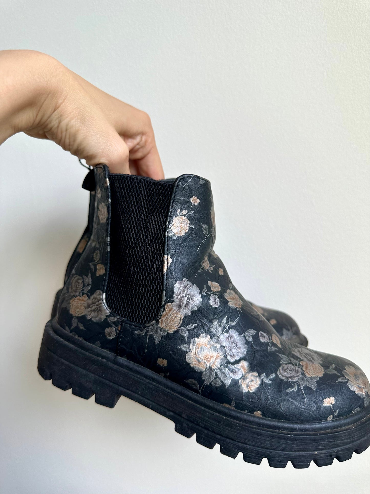 Black Floral Ankle Boots / 3-3.5 Big Kid