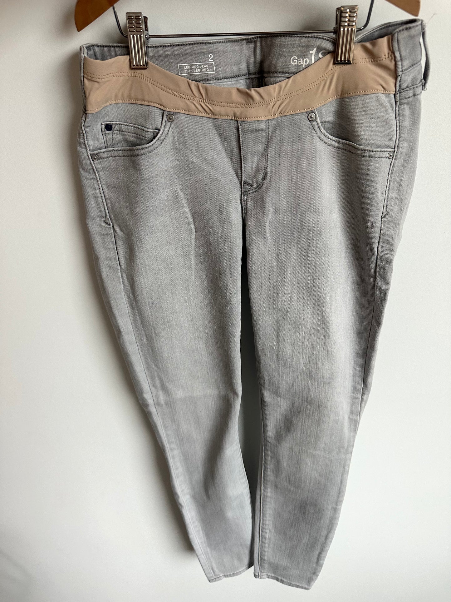 Gap Light Wash Maternity Legging Jean / Size 2