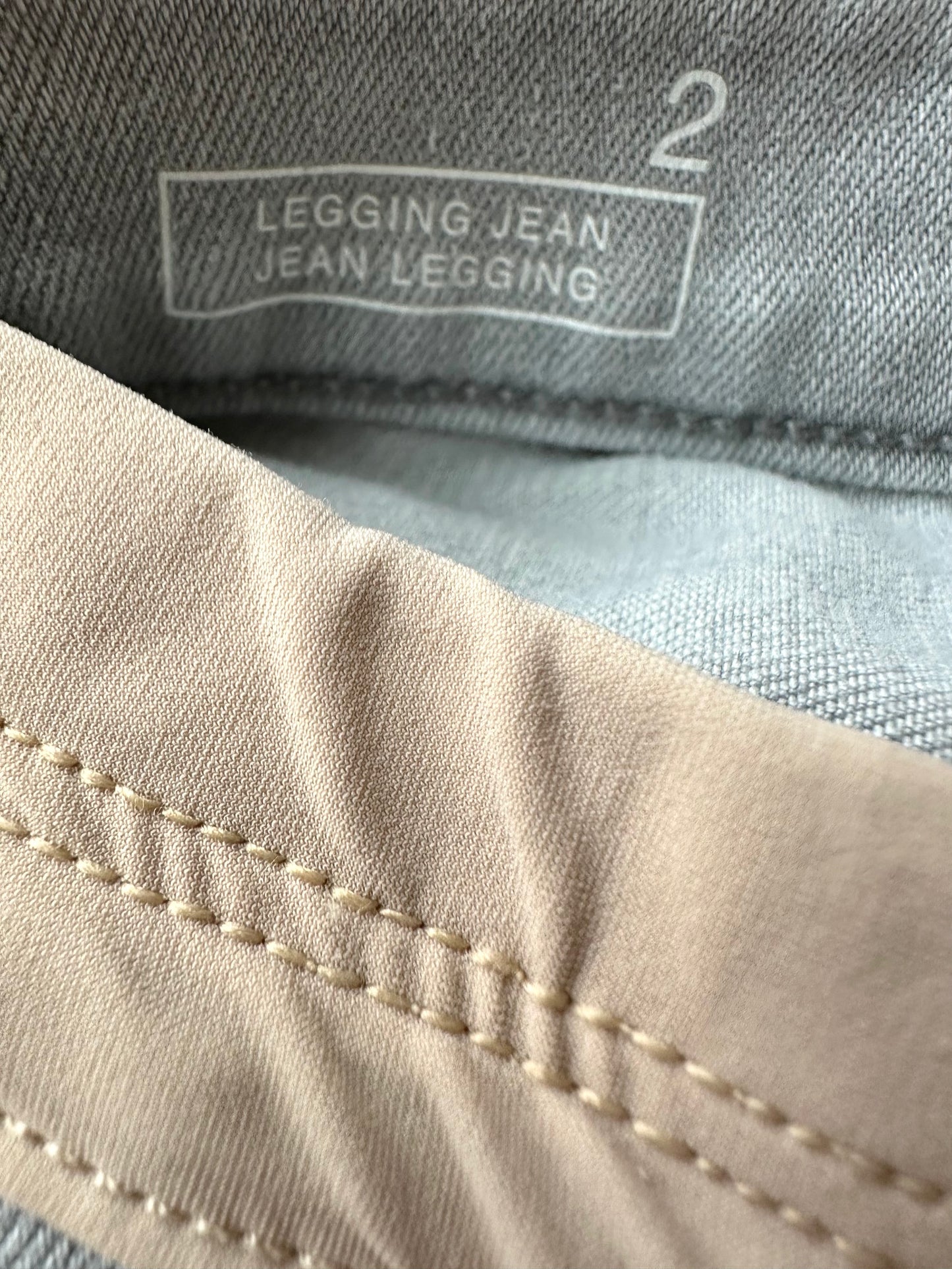 Gap Light Wash Maternity Legging Jean / Size 2