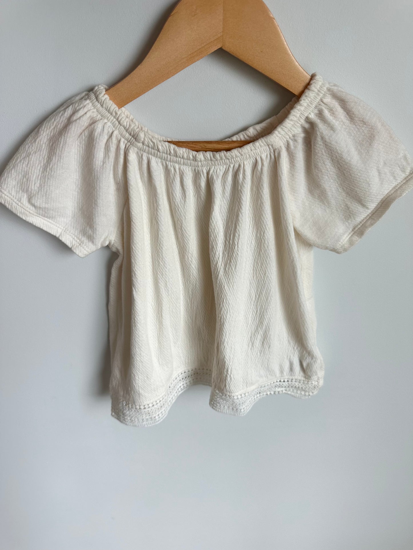 Cream Flowy Top / 2T