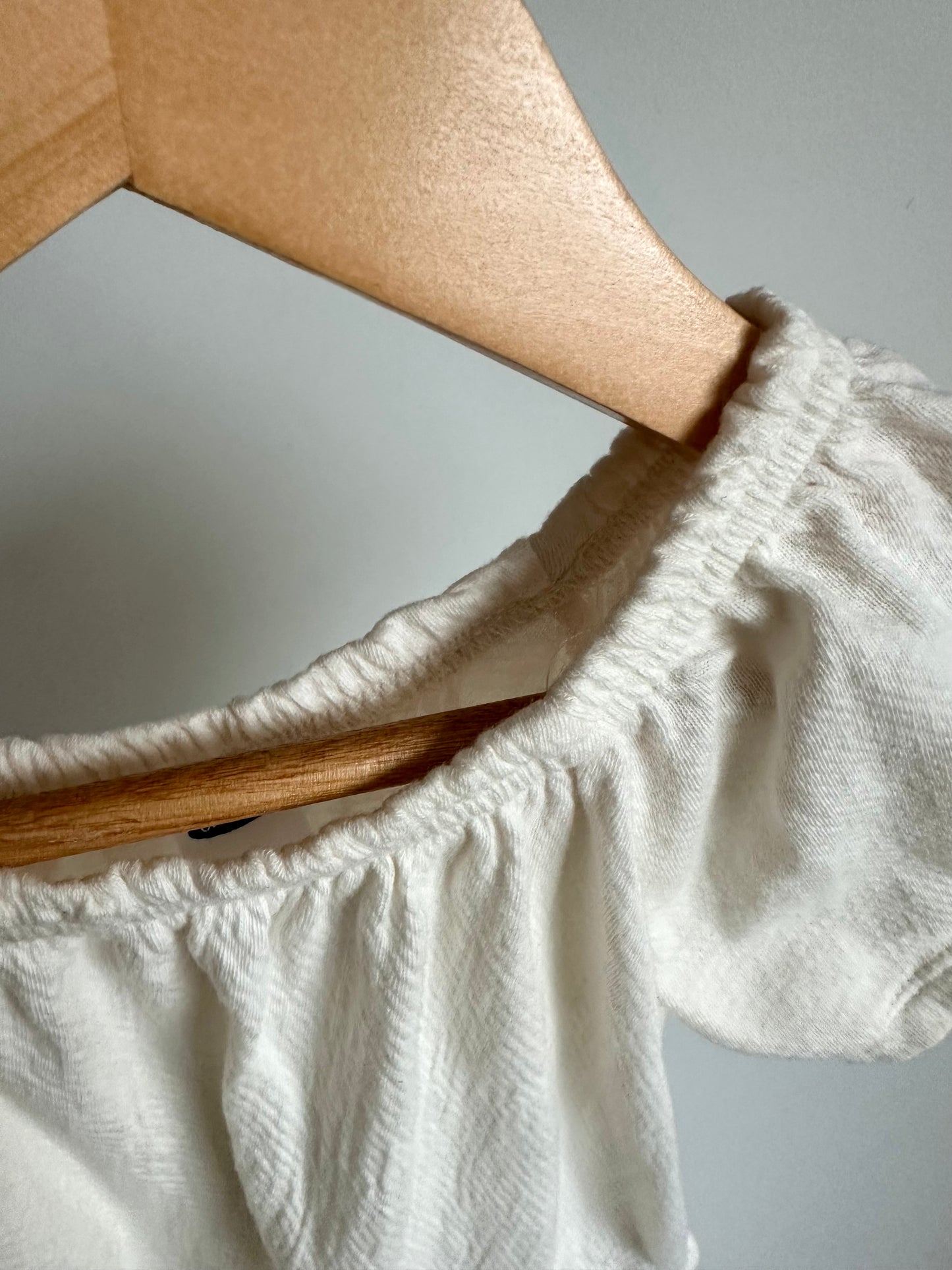 Cream Flowy Top / 2T