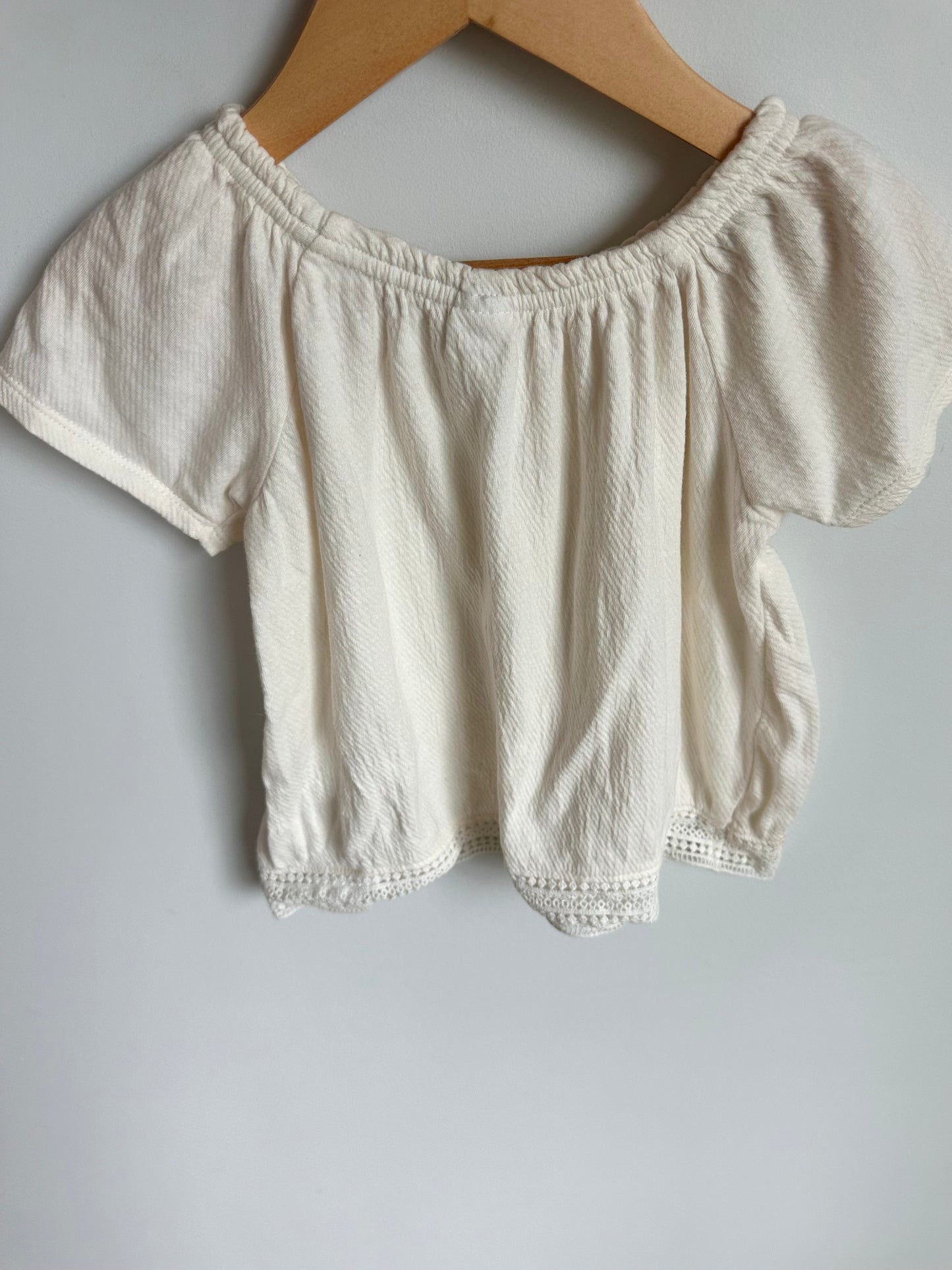 Cream Flowy Top / 2T