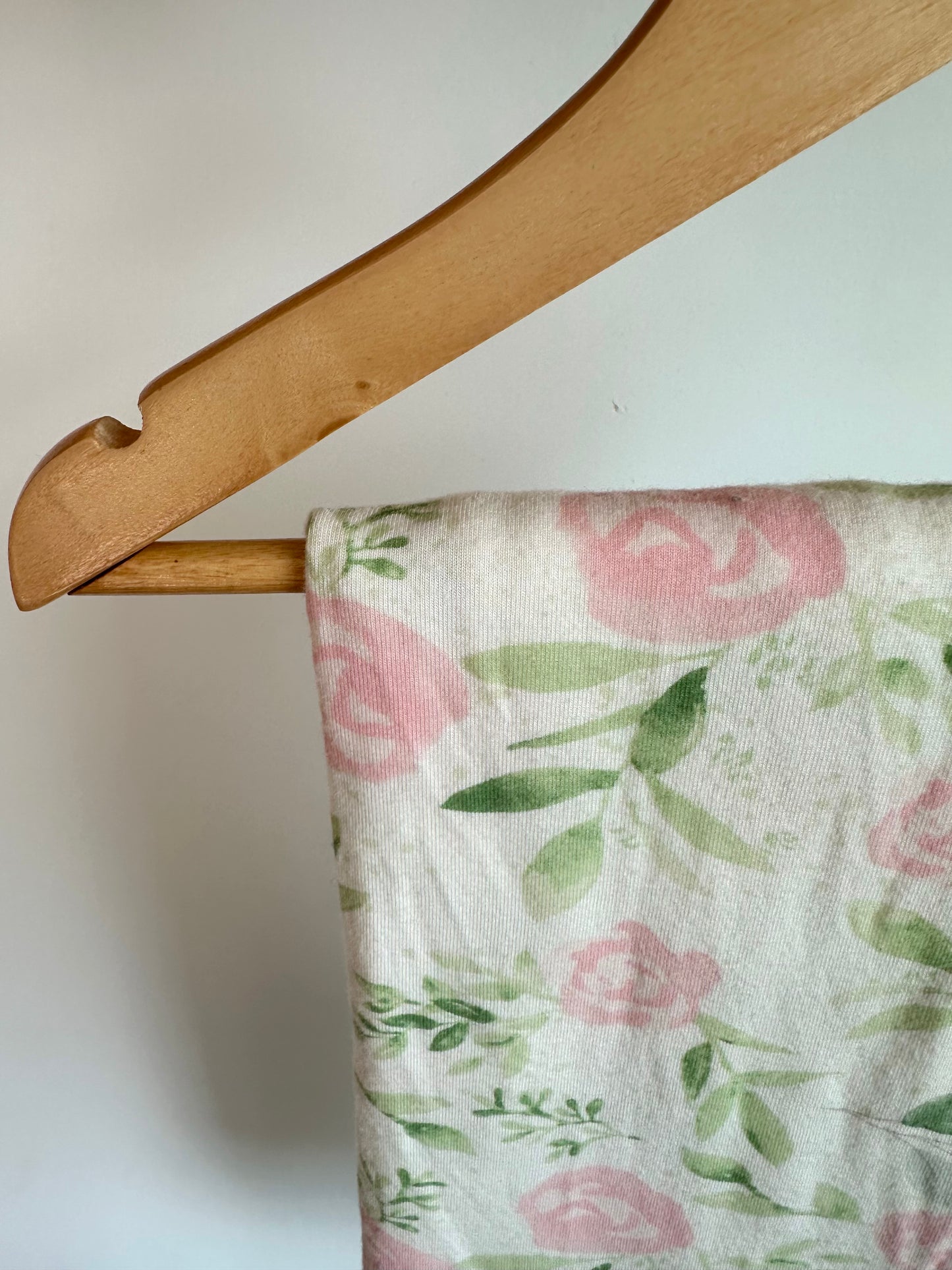 Floral Beluga Wrap Carrier / Newborn to 25 lbs
