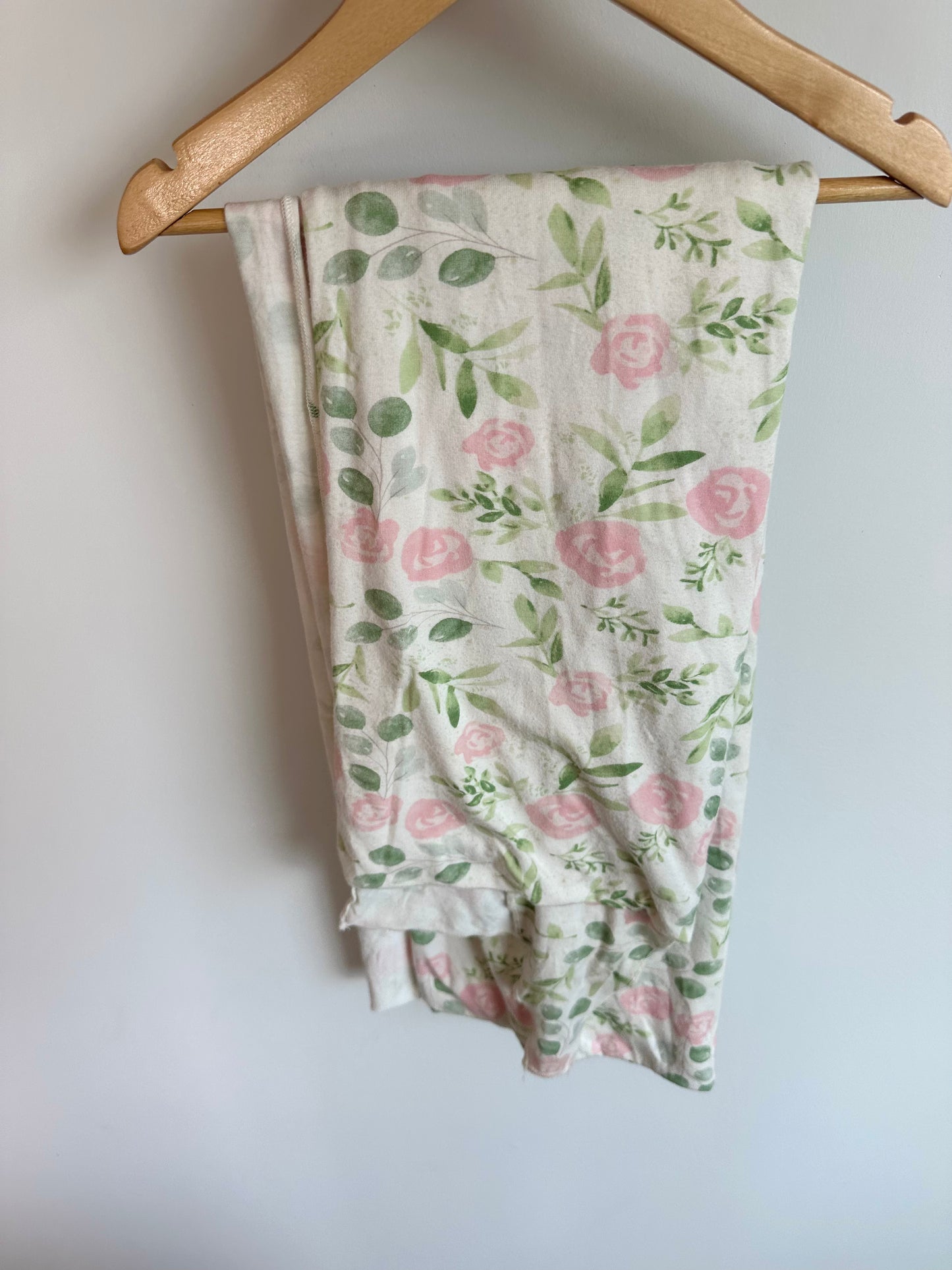 Floral Beluga Wrap Carrier / Newborn to 25 lbs