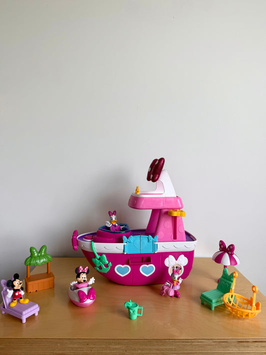 Minnie Mouse Bowdazzling Yacht Playset Toy (No Shipping)