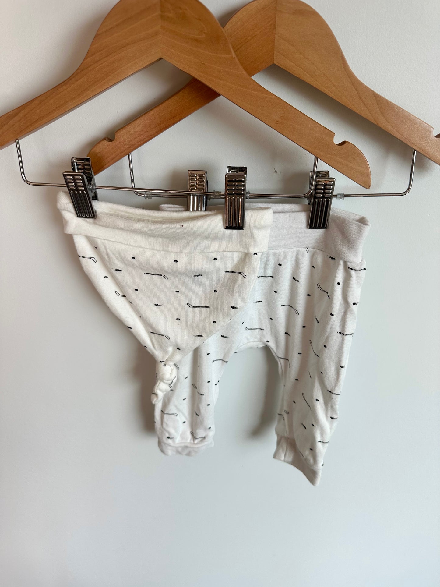 Rae Dunn Hockey Pants + Toque Set / 3-6m