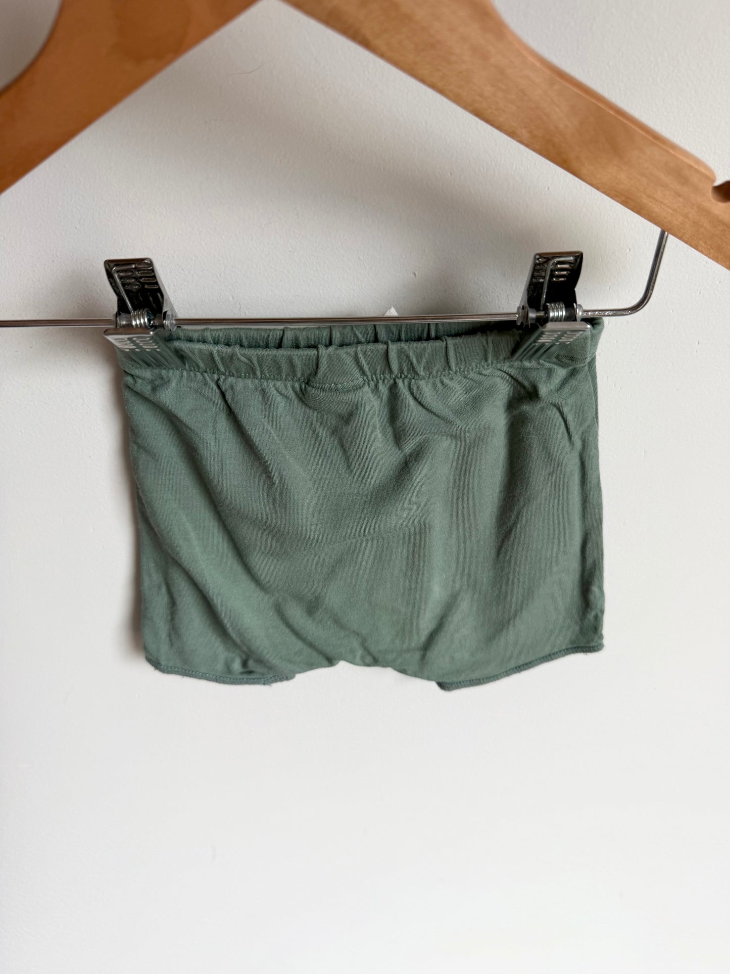 Sage Viscose Shorties / 3-6m