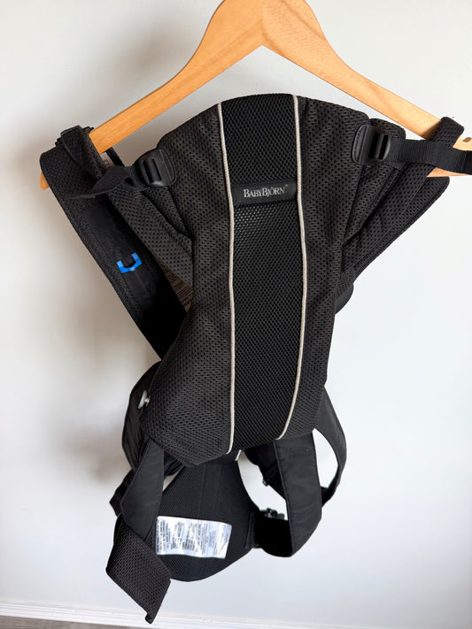 Baby Bjorn Carrier / 8-26 lb (No Shipping)