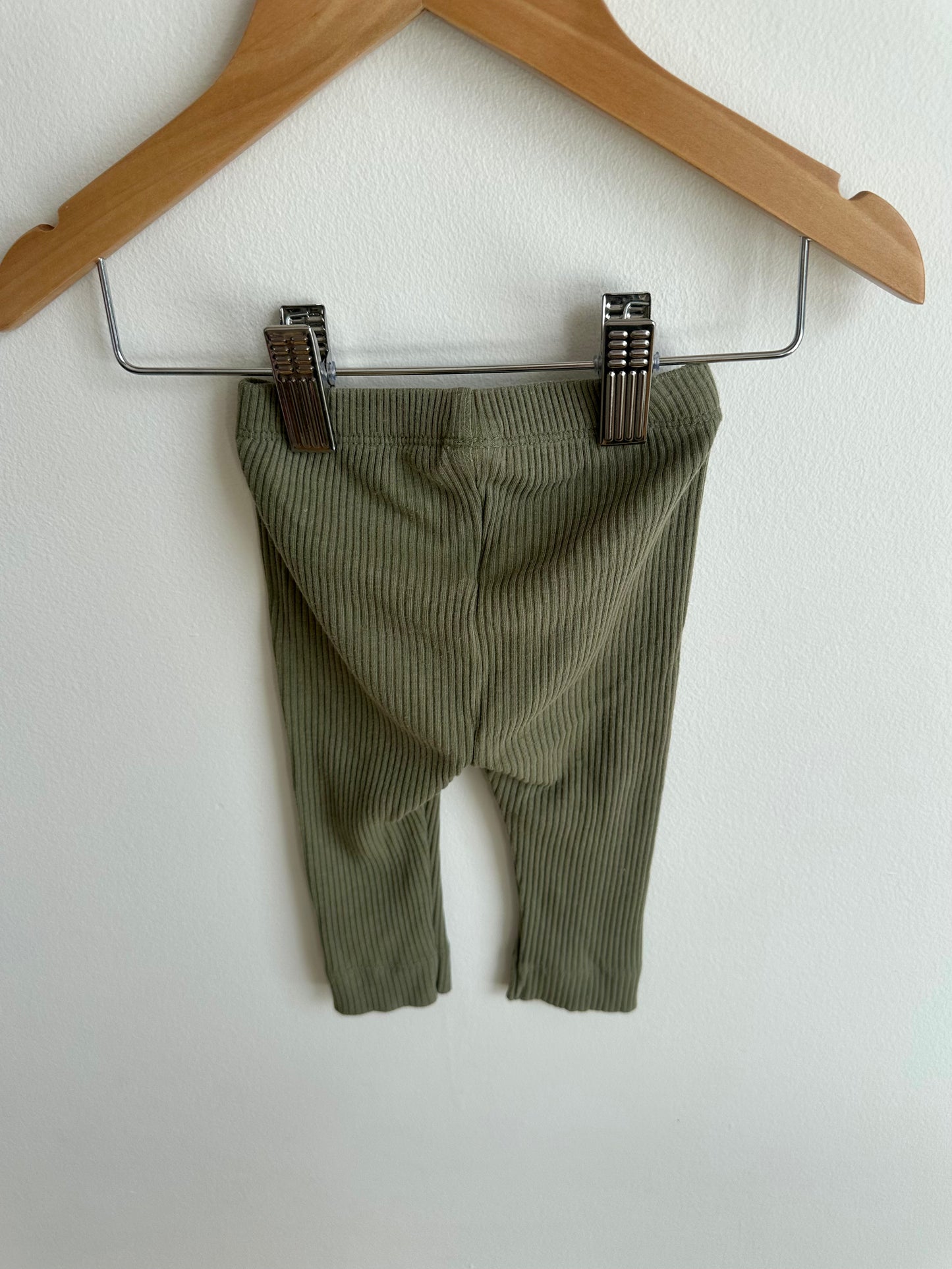 Green Ribbed Pants / 3-6m