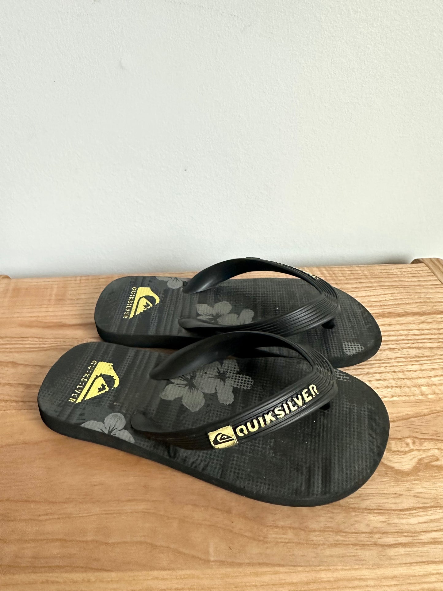 Quicksilver Black Sandals / Size 11-12 Little Kid