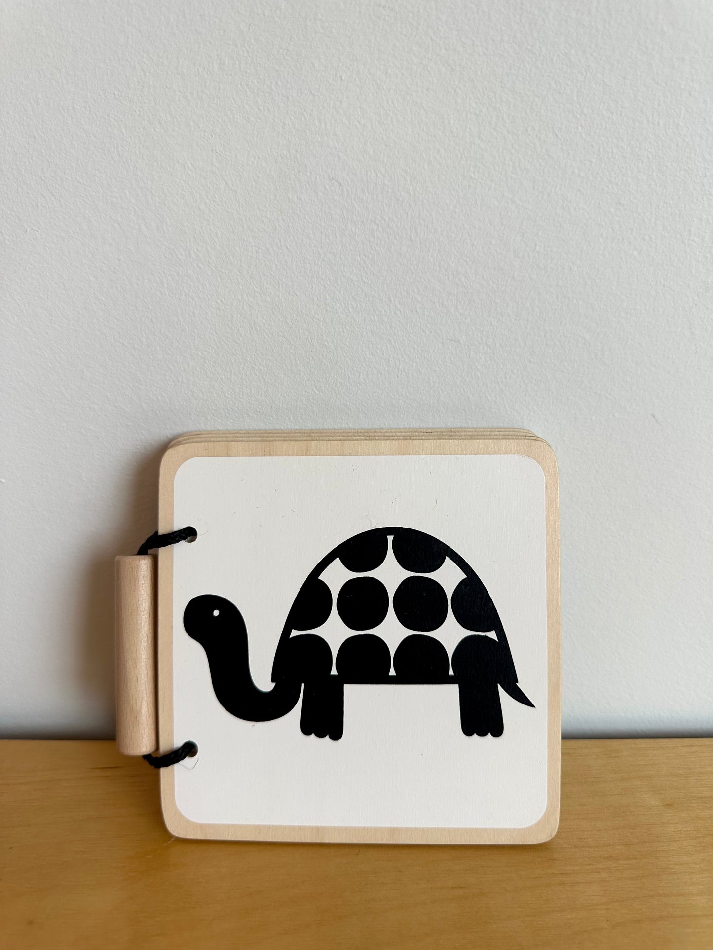 Lovevery Wooden Contrast Book (0-12 weeks)