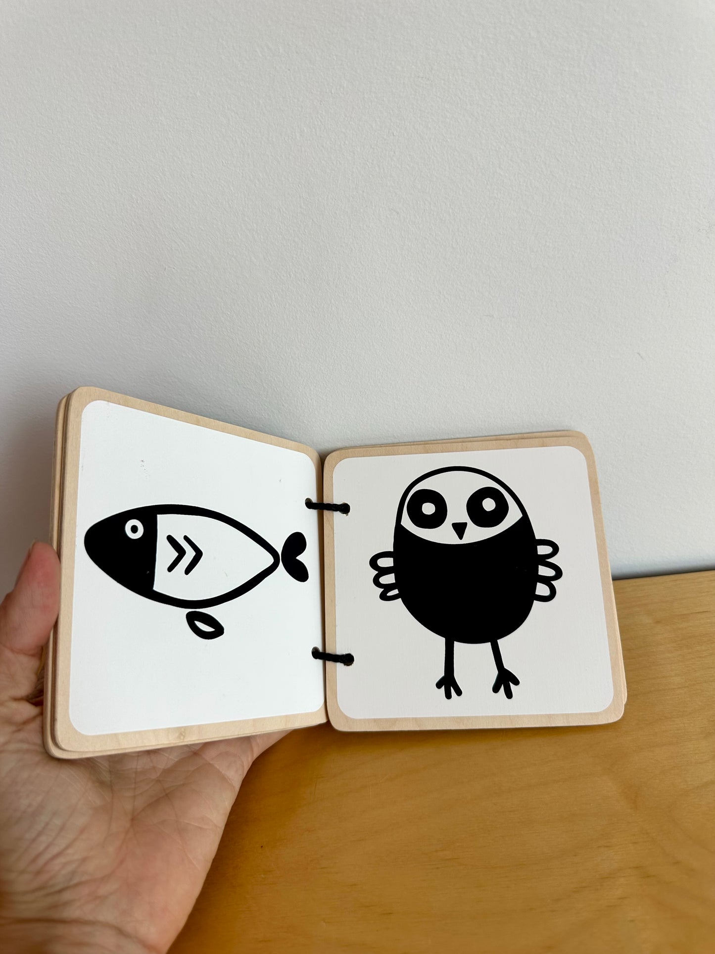 Lovevery Wooden Contrast Book (0-12 weeks)