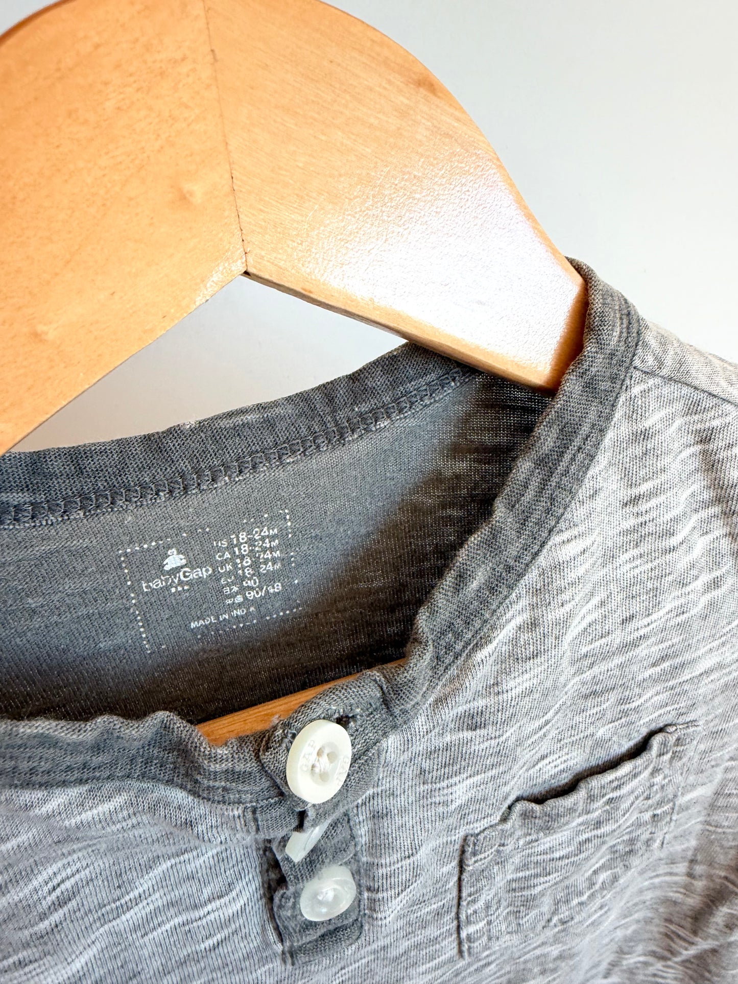 Gap Grey Pocket T-shirt / 12-18m
