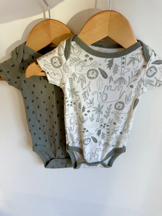 Green Spotted + Animal Bodysuits / 3-6m