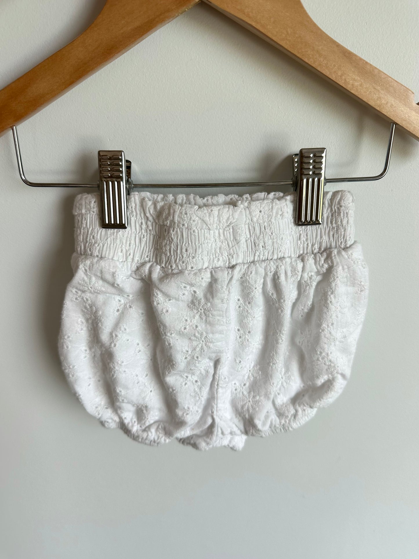 White Eyelet Bubble Shorts / 18m