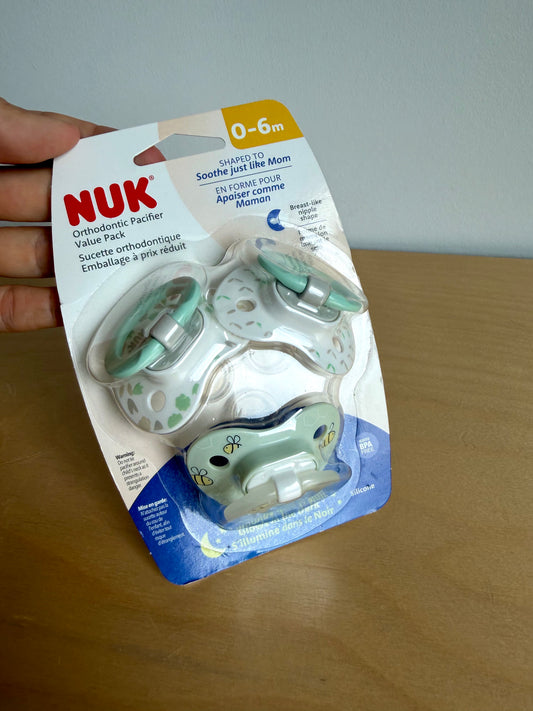 Orthodontic Bee Pattern Glow in the Dark Pacifiers (3 In Package) / 0-6m