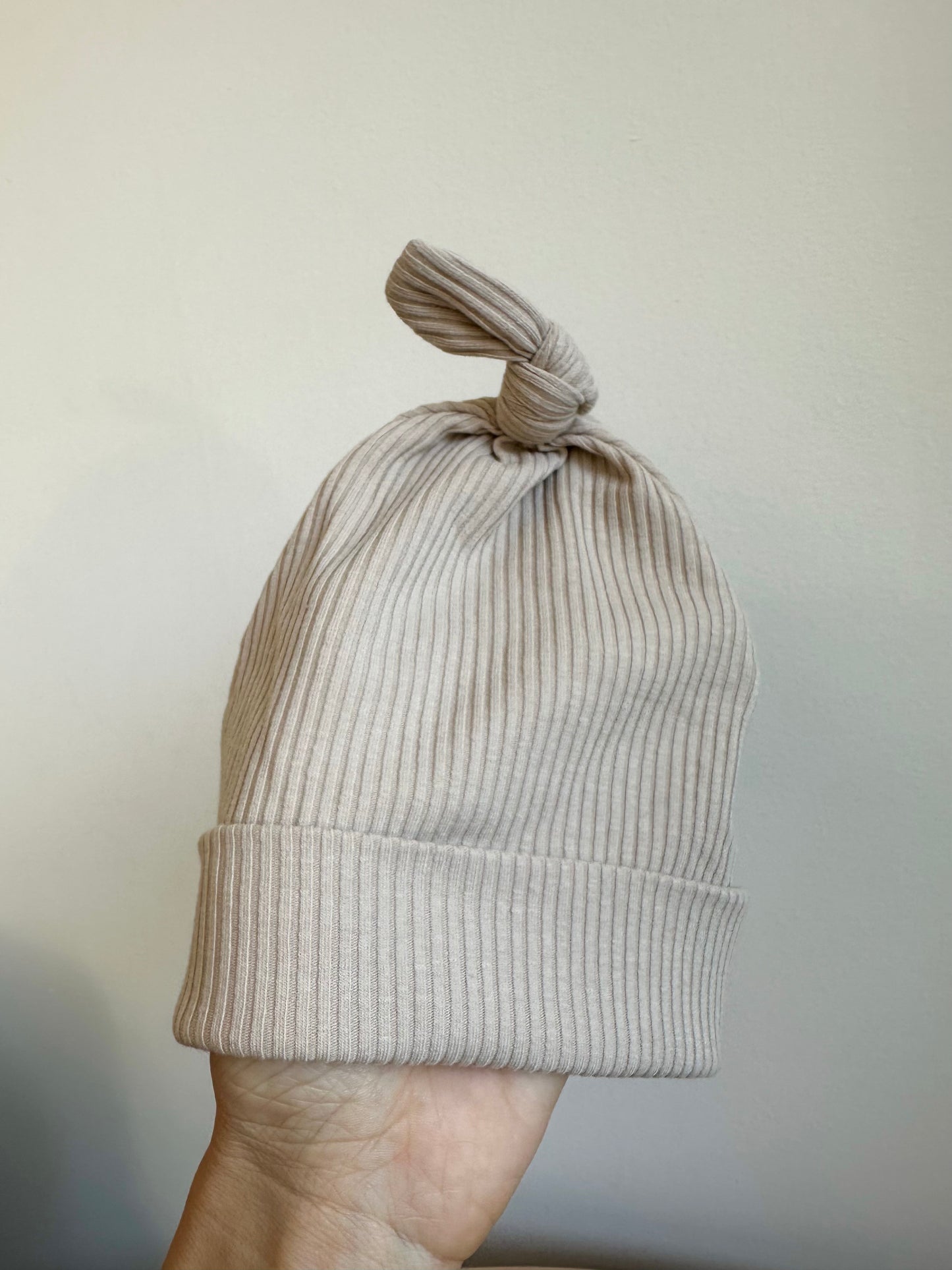 Ribbed Tan Knotted Toque / 3-6m