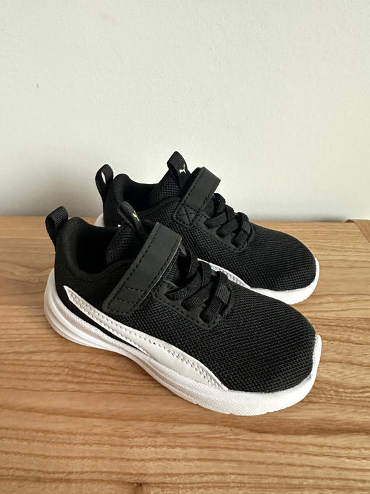 Puma Black + White Shoes / Size 7 Toddler