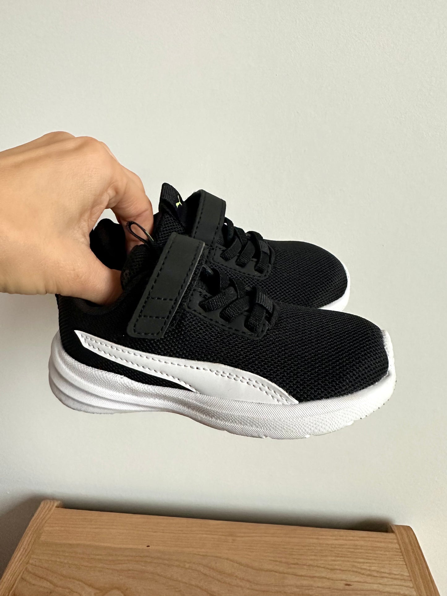 Puma Black + White Shoes / Size 7 Toddler
