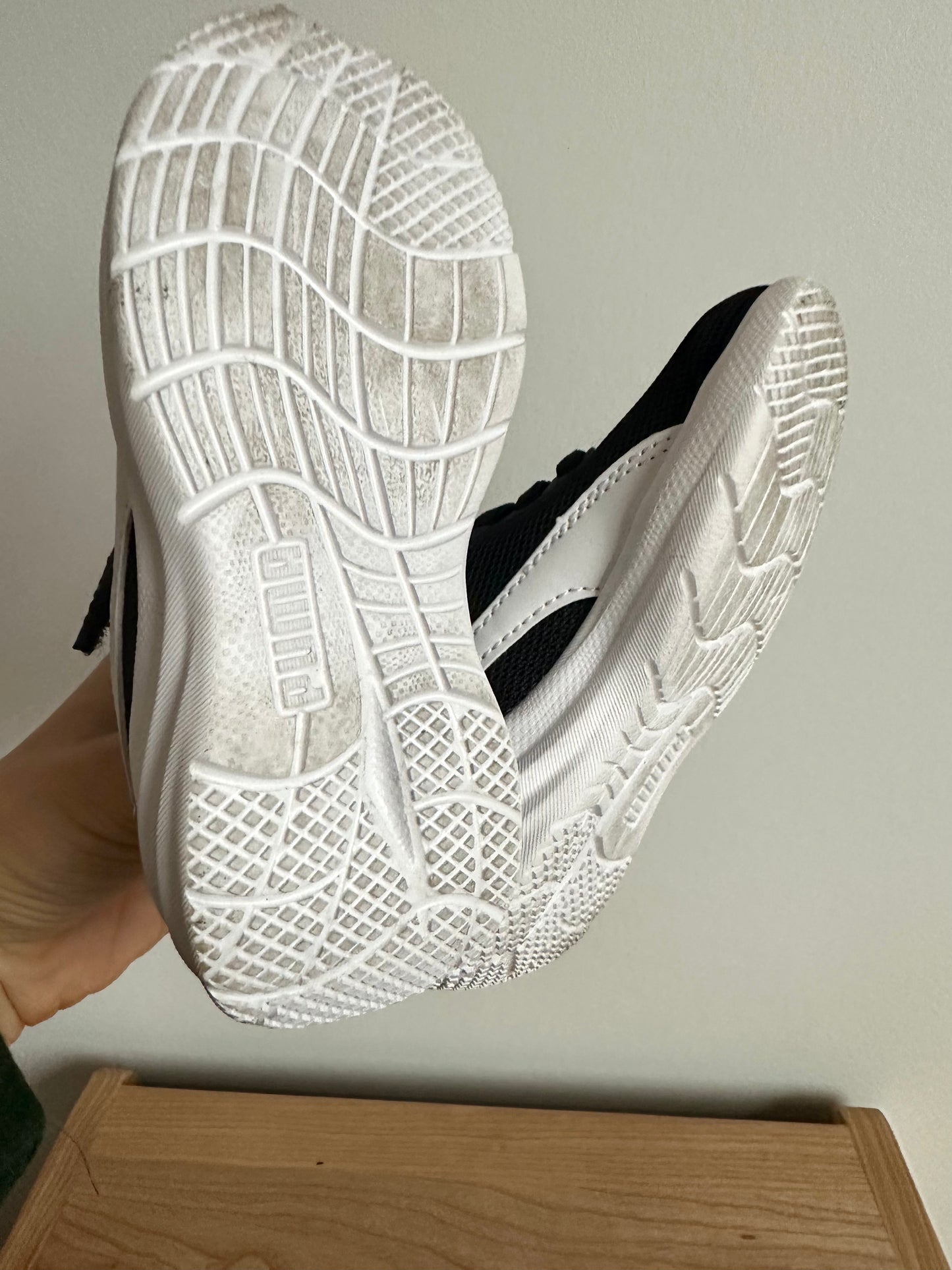 Puma Black + White Shoes / Size 7 Toddler
