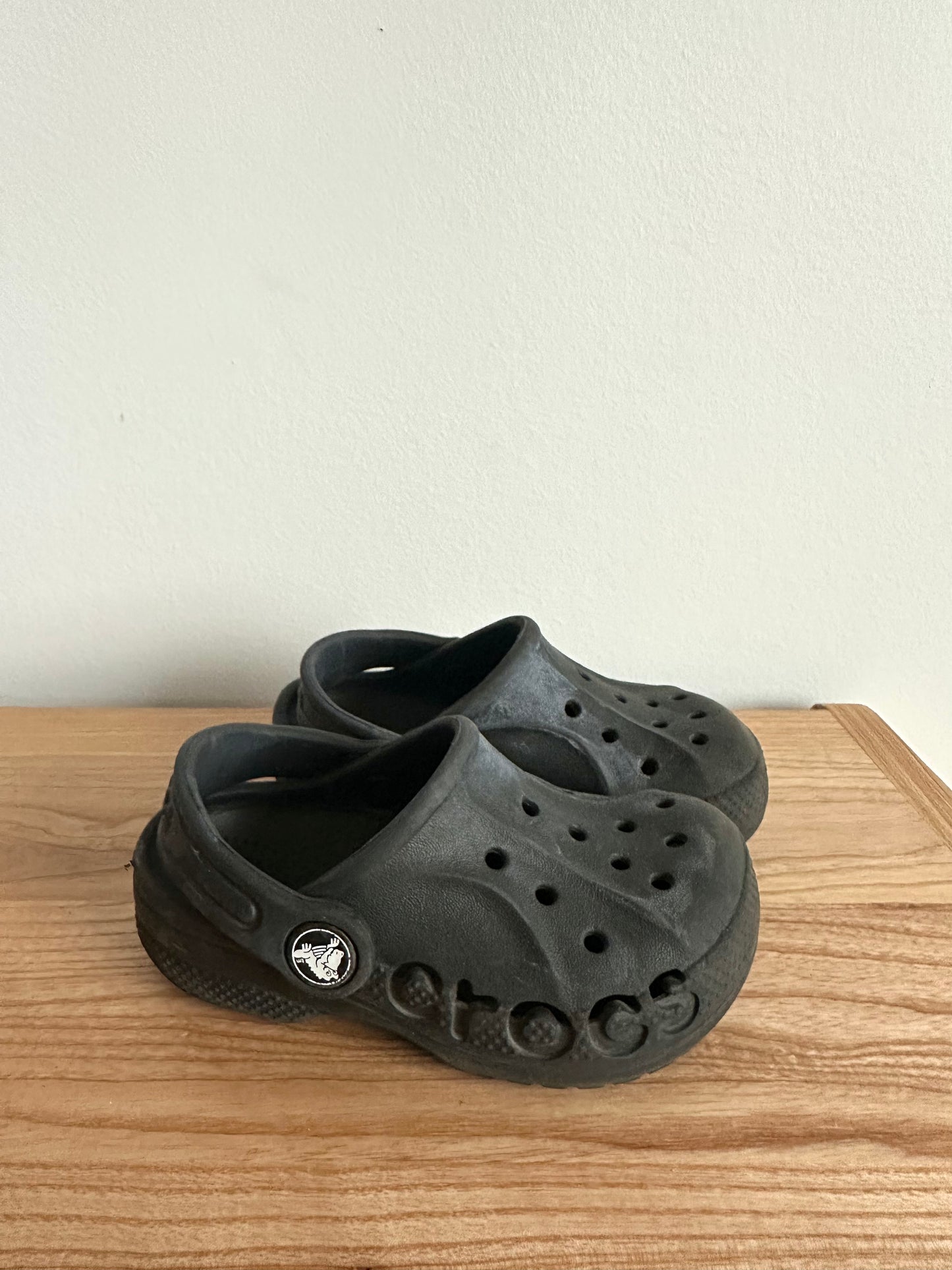 Crocs Black Sandals / Size 7 Toddler