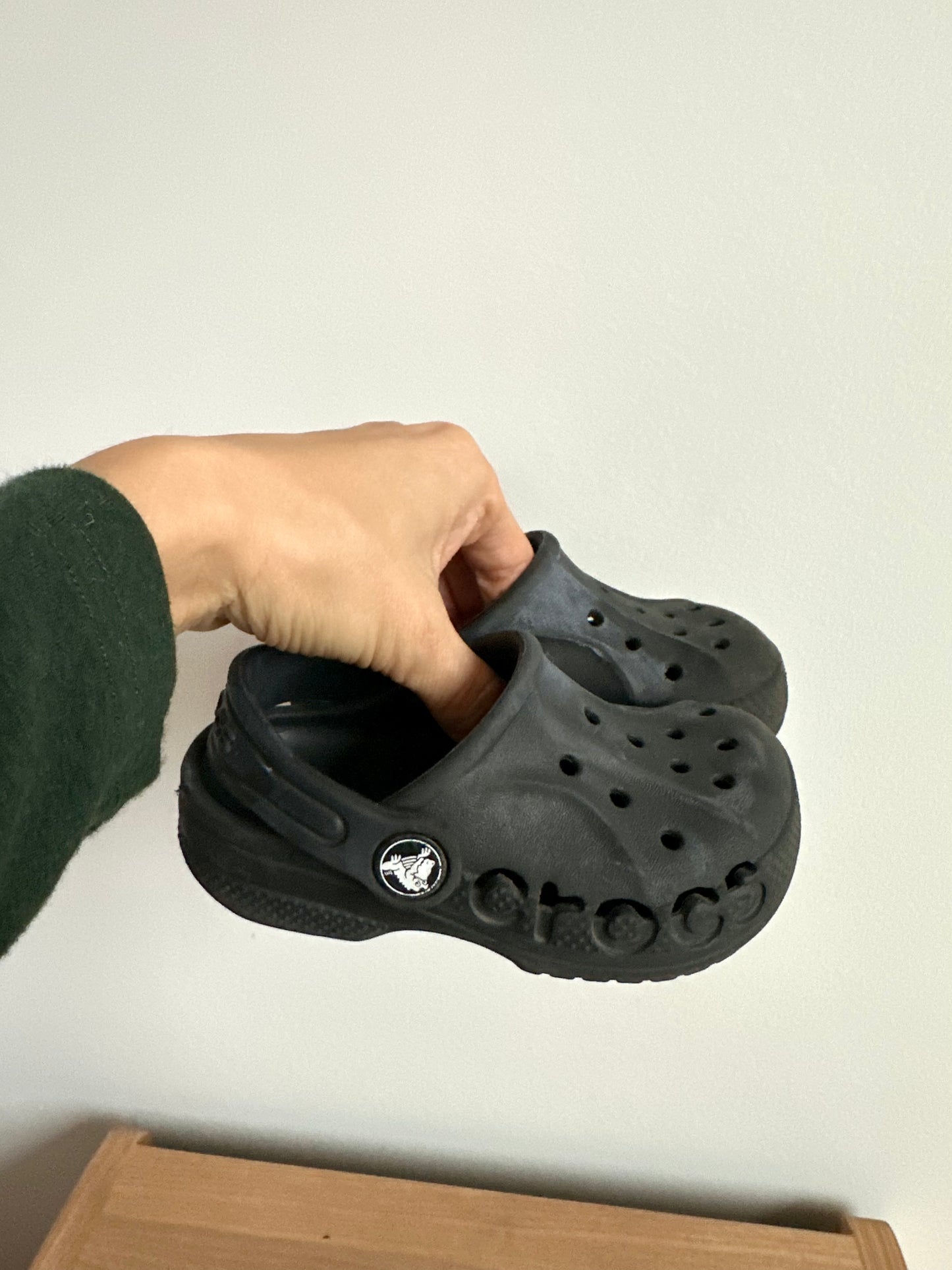 Crocs Black Sandals / Size 7 Toddler