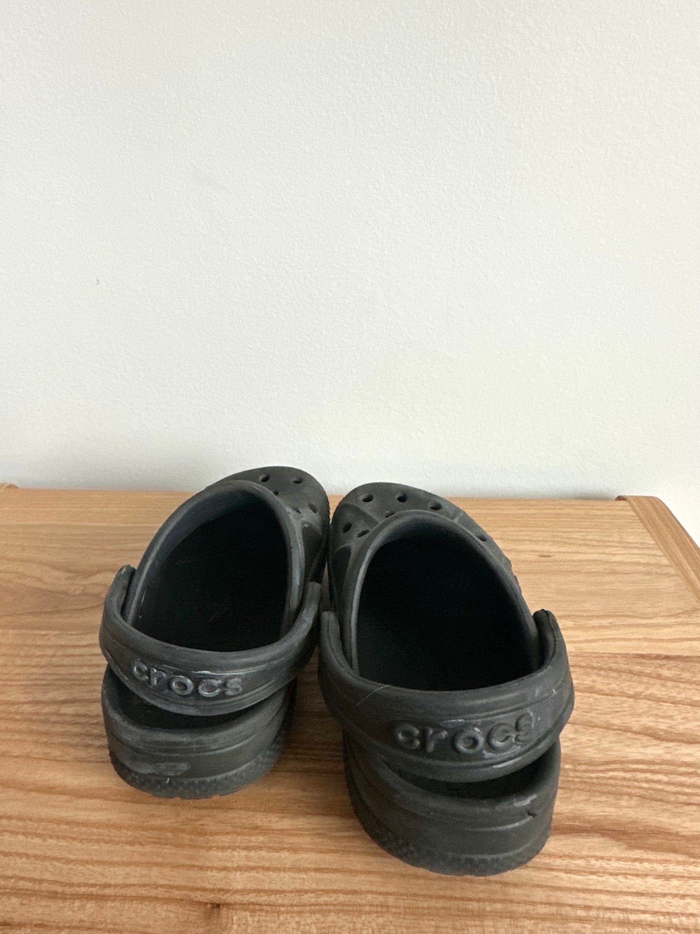 Crocs Black Sandals / Size 7 Toddler