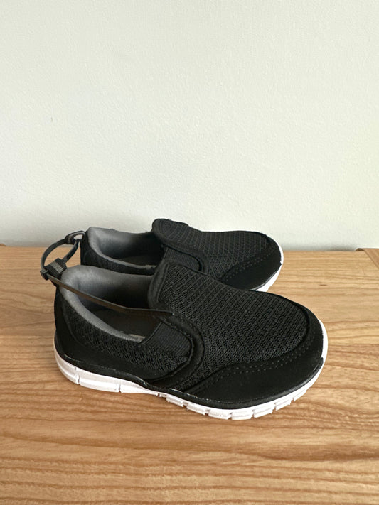 Memory Foam Black + White Shoes / Size 7 Toddler
