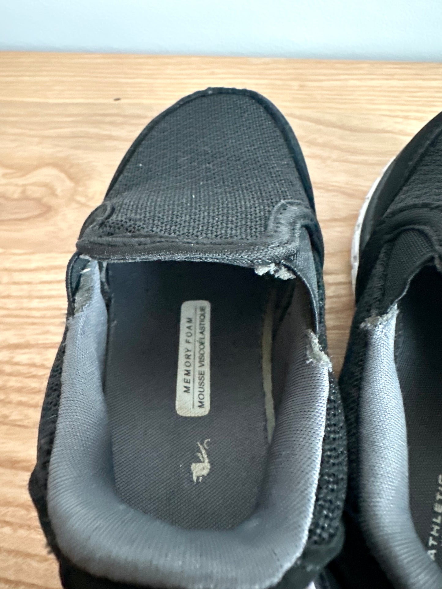 Memory Foam Black + White Shoes / Size 7 Toddler