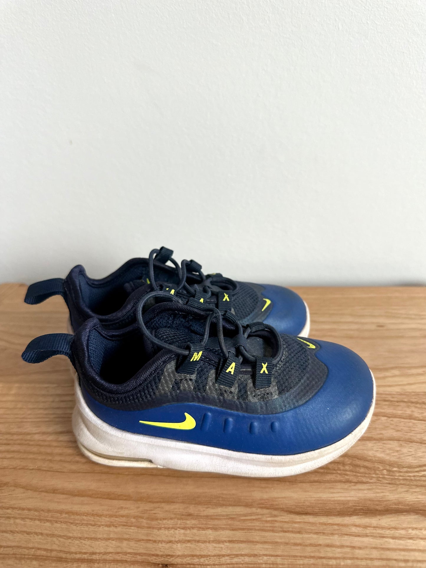 Nike Max Navy Shoes / Size 7 Toddler?