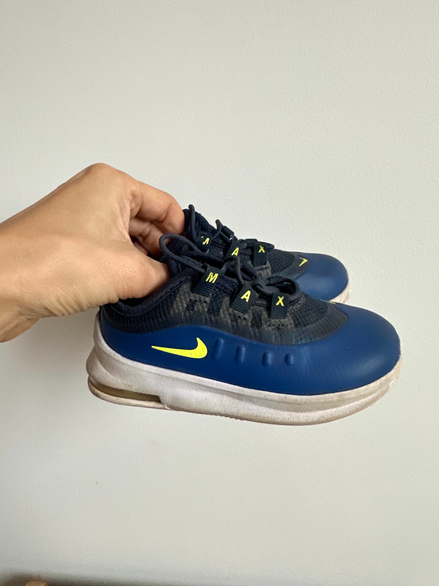 Nike Max Navy Shoes / Size 7 Toddler?
