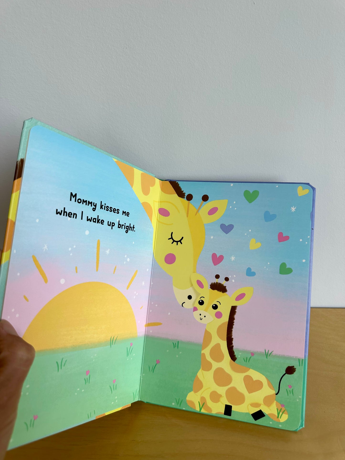 Giraffe Kisses Board Book / 0-4 years