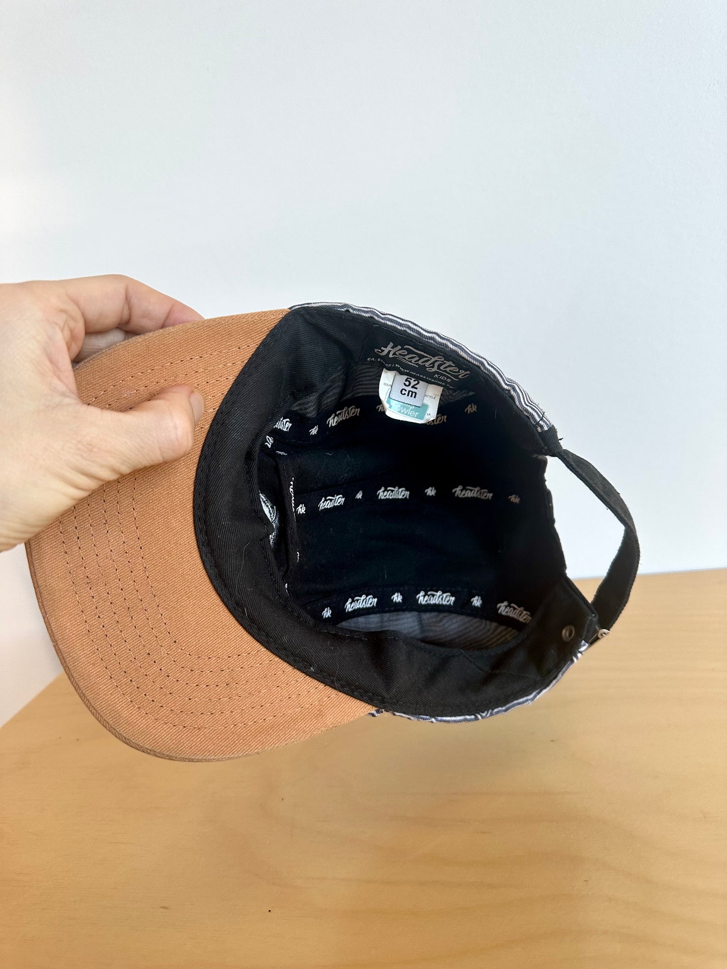 Headster Striped + Black Hat (PLAY) / 24-48m