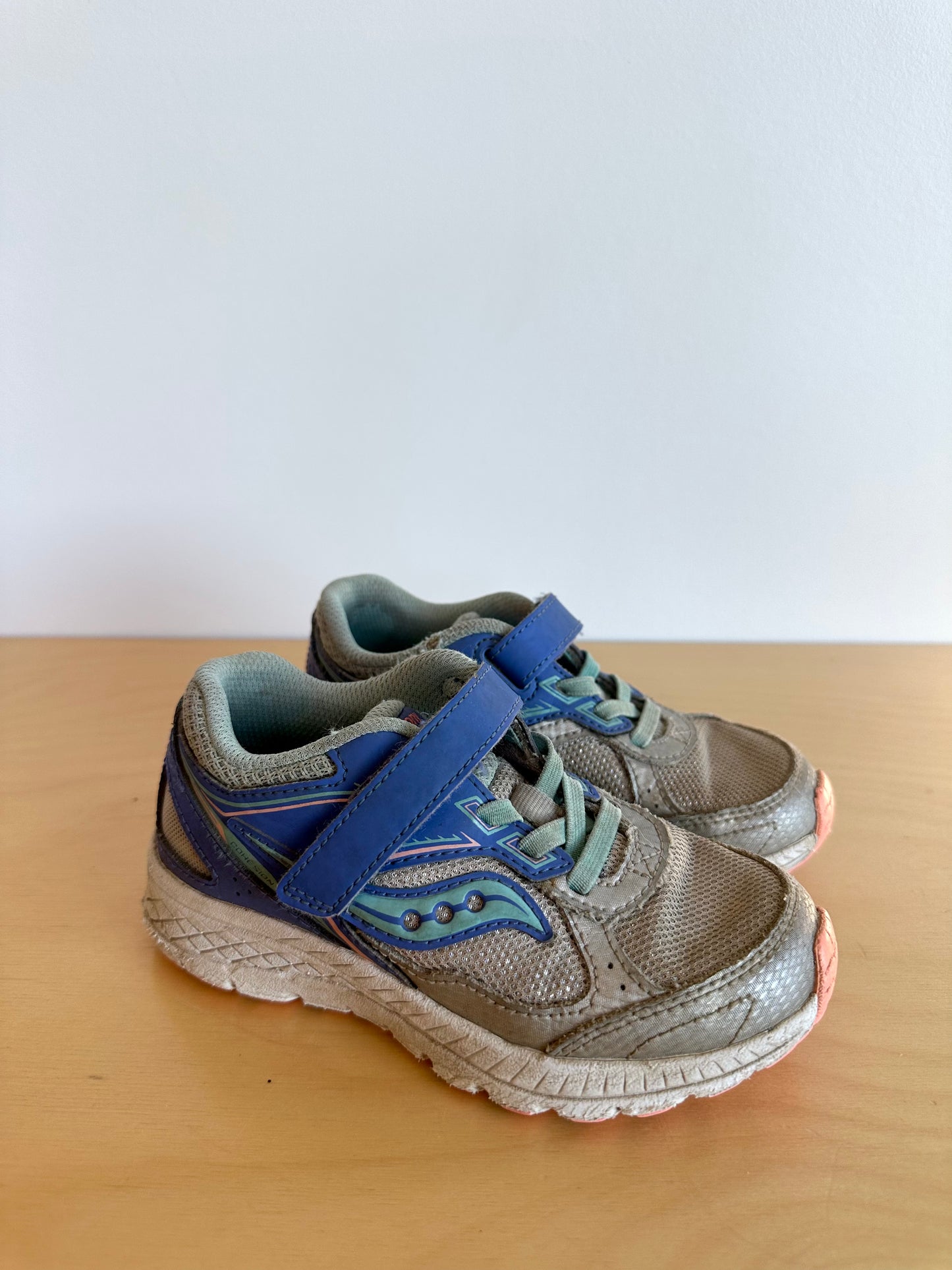 Saucony Velcro Sparkly Runners / Size 11 Toddler