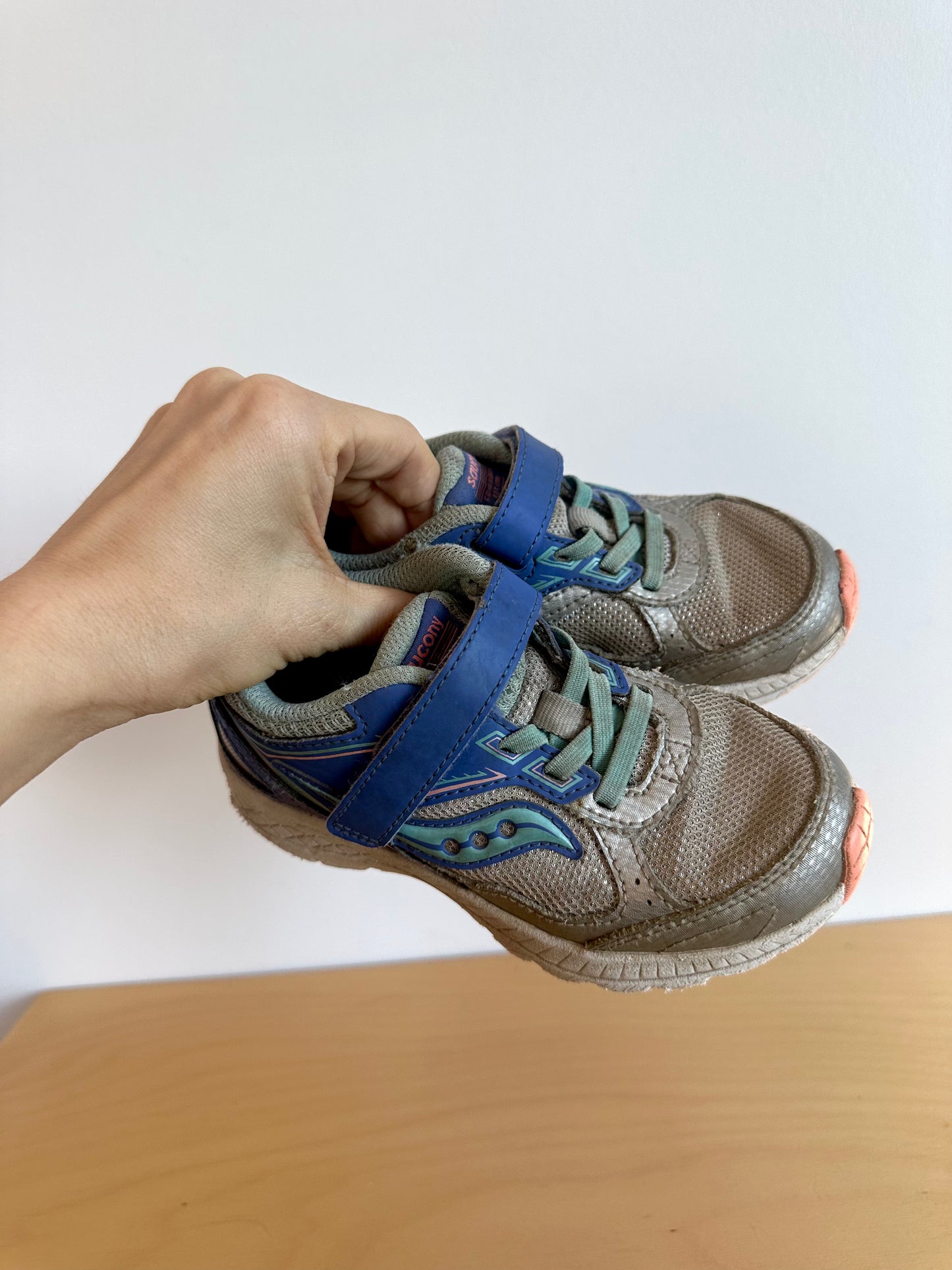 Saucony Velcro Sparkly Runners / Size 11 Toddler