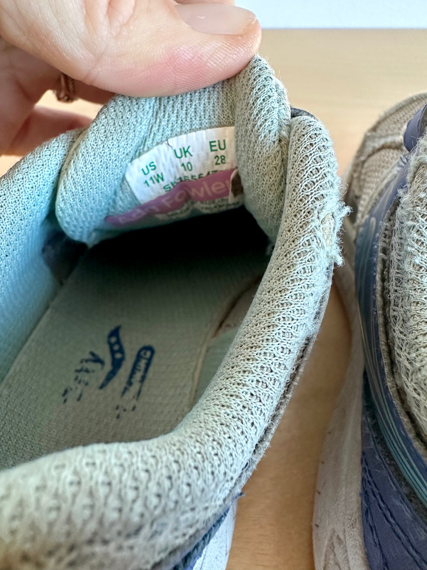 Saucony Velcro Sparkly Runners / Size 11 Toddler