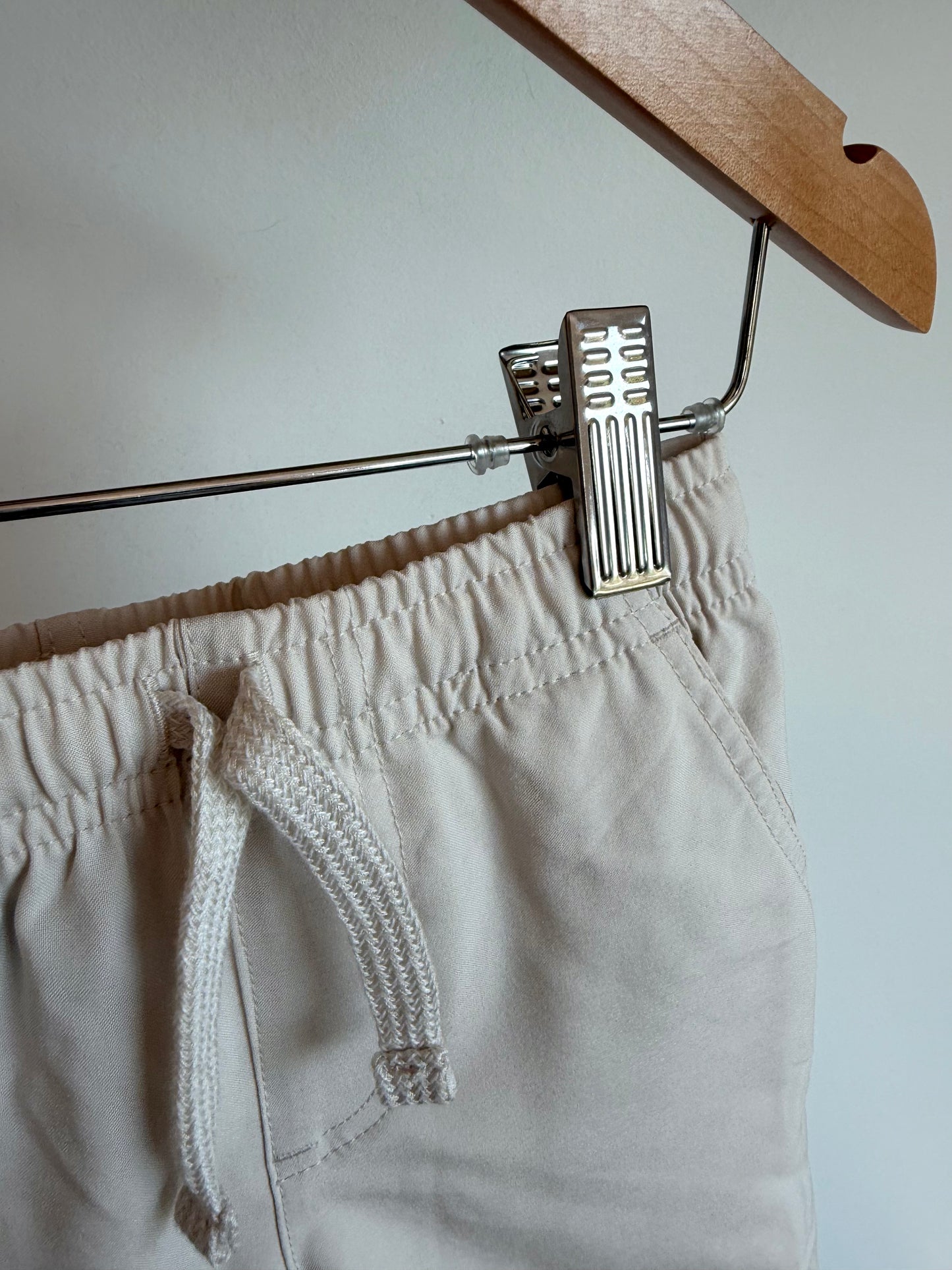 Cream Drawstring Shorts / 2T
