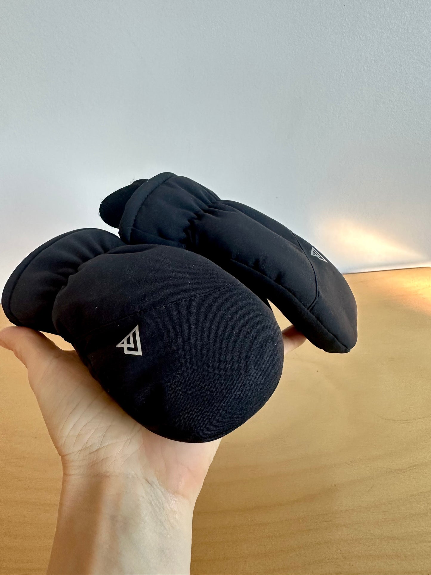 Black Winter Mits / 24m?