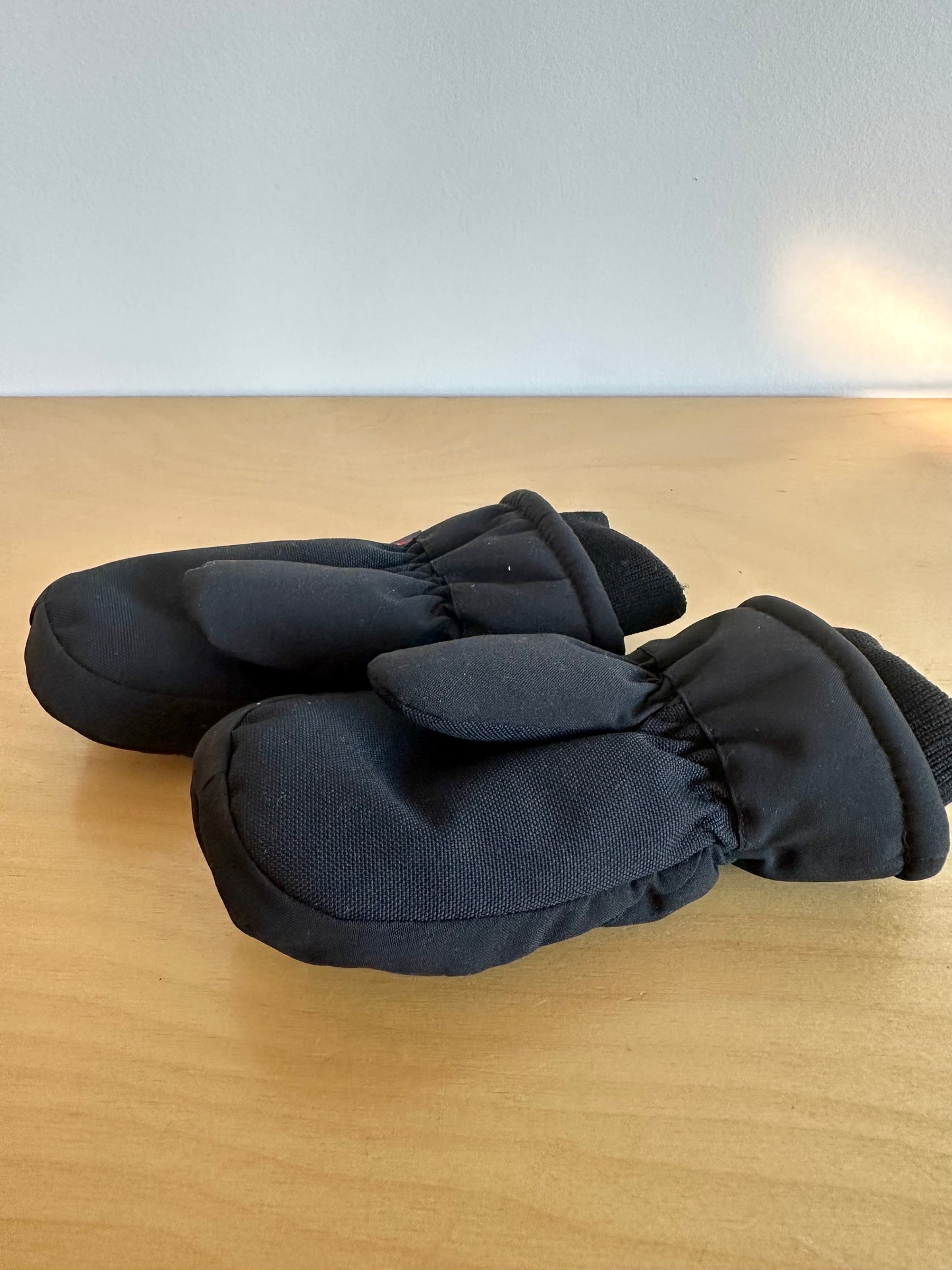 Black Winter Mits / 24m?