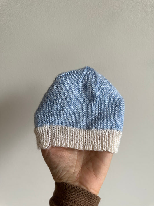 Blue + White Knitted Toque / 0-3m?