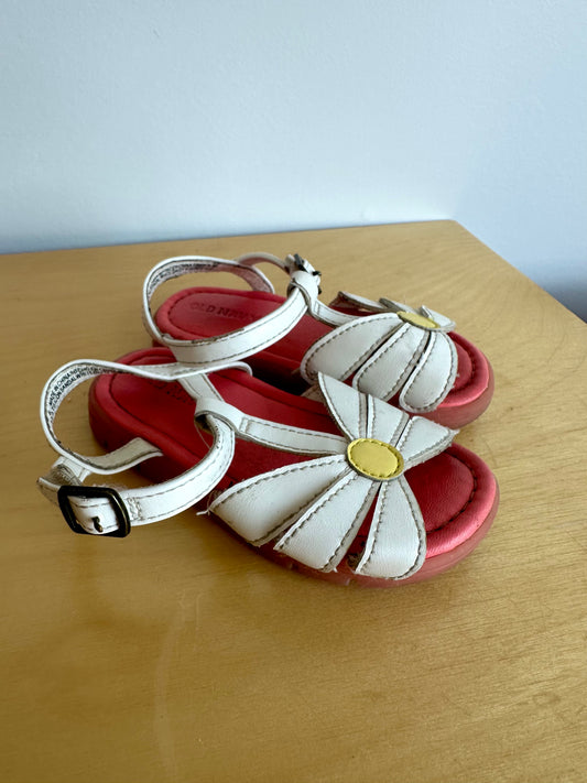 Daisy White Sandals / Size 6 Toddler