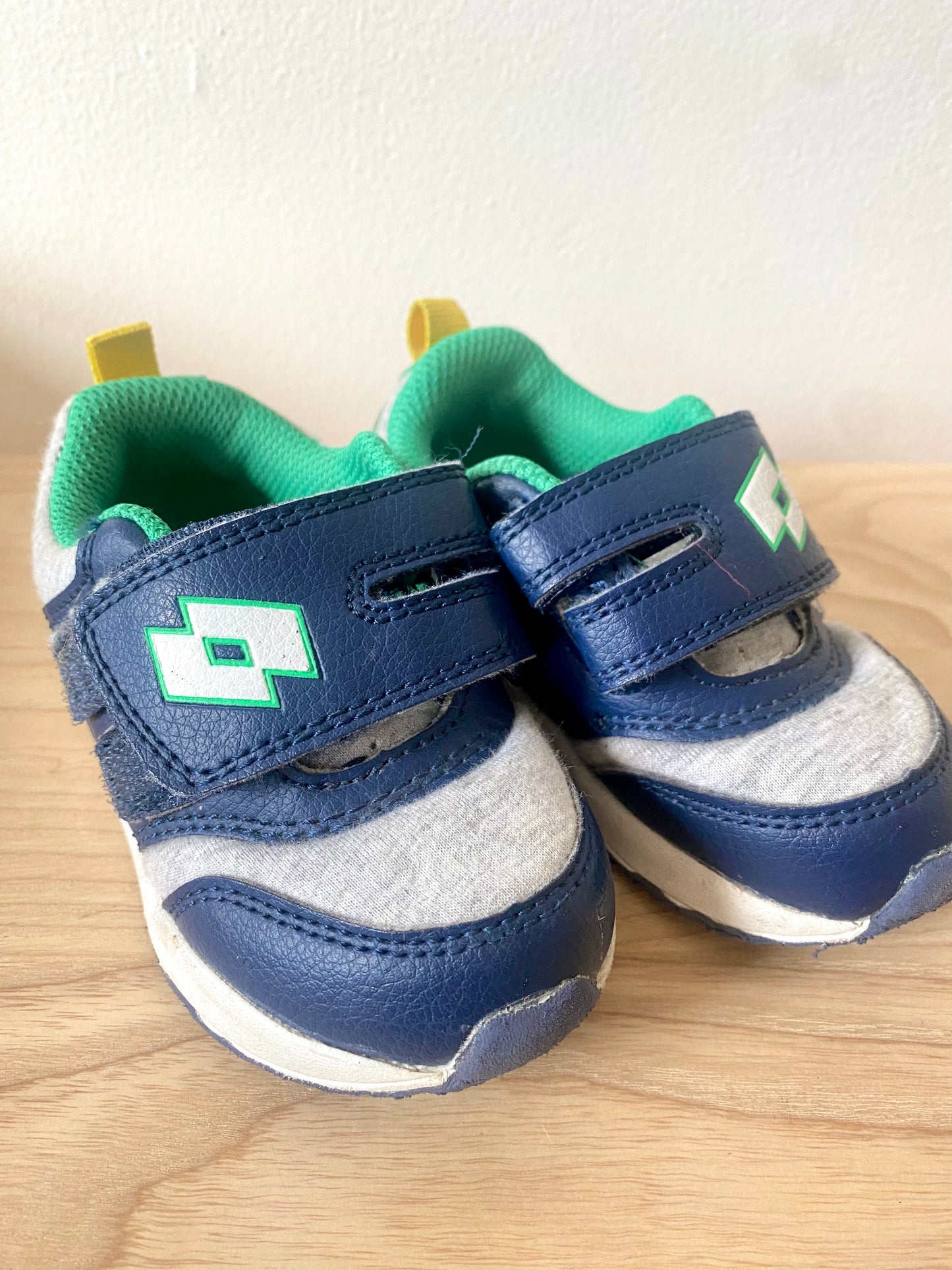 Velcro Lotto Shoes / Size 5 Toddler