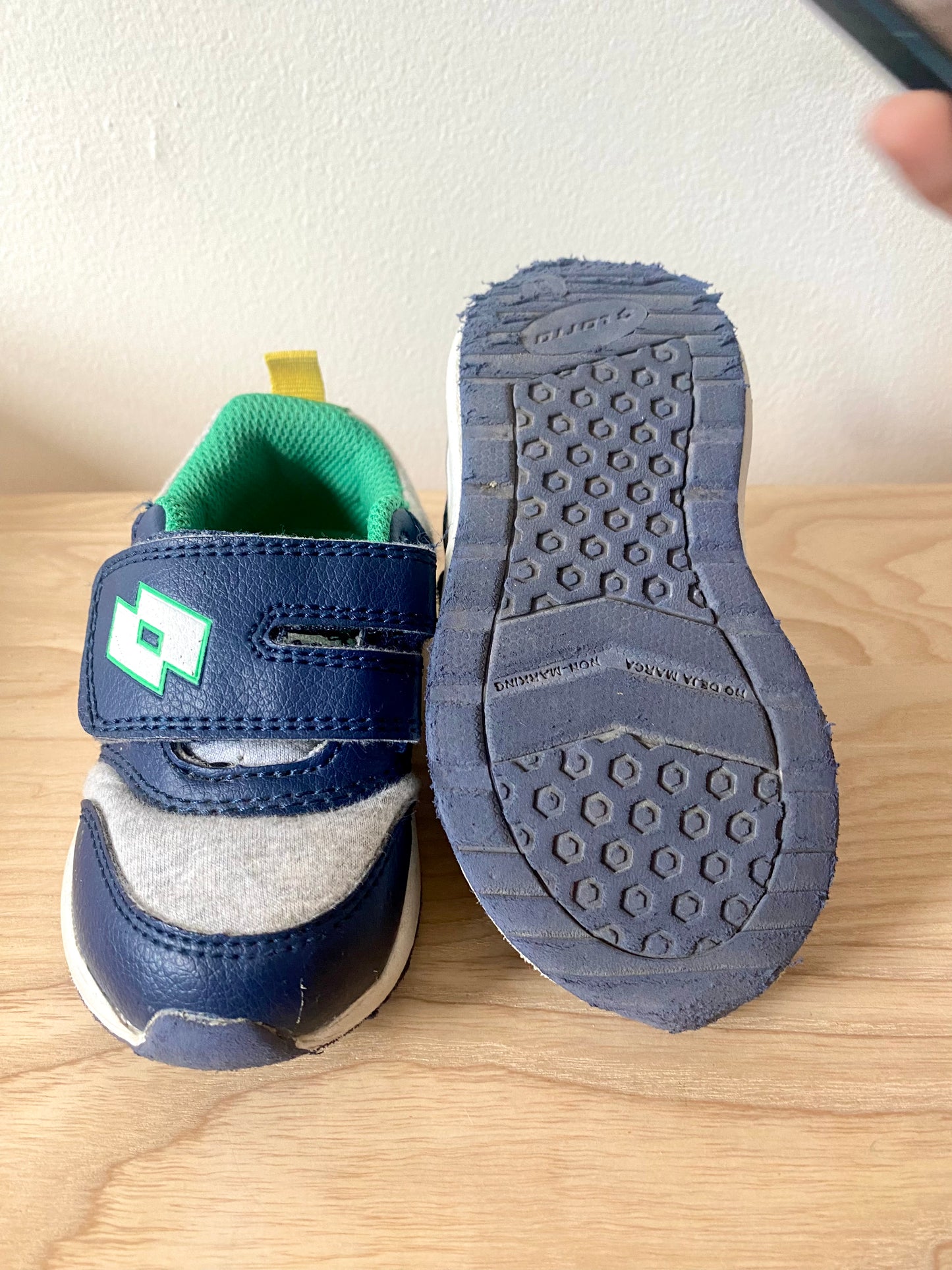 Velcro Lotto Shoes / Size 5 Toddler