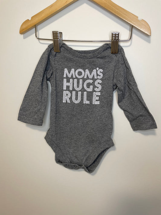 Mom's Hugs Rule Long Sleeve Onesie / 3-6m